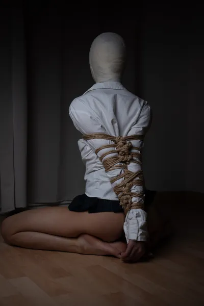 Strappado on the floor — Rigger: Kay, Model: Nati